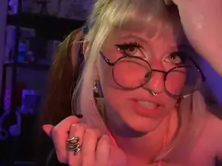 AlexTheKitten's Live Sex Cam Show