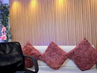 ashleyy-collinss's CamSoda show and profile