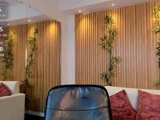 ashleyy-collinss's CamSoda show and profile