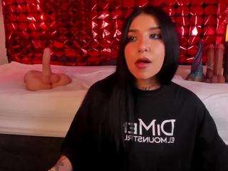 Live webcam model leiawong on Soda Cams