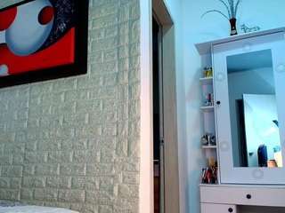 anielli69hot from CamSoda is Freechat