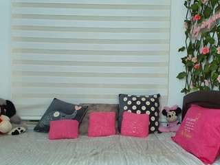 anielli69hot webcam model