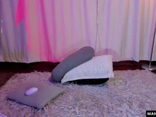 manuvelez Live Webcam on CamSoda