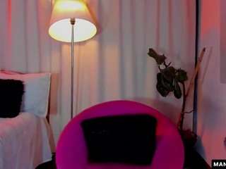 Live webcam model manuvelez on Soda Cams