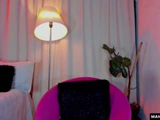 Live webcam model manuvelez on Soda Cams