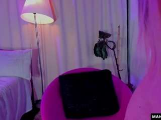 Live webcam model manuvelez on Soda Cams