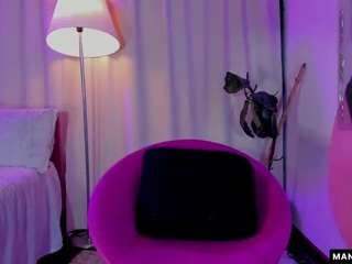 Live webcam model manuvelez on Soda Cams