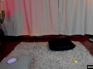 Live webcam model manuvelez on Soda Cams