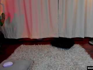 Live webcam model manuvelez on Soda Cams