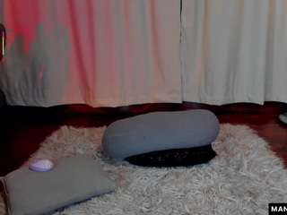 Live webcam model manuvelez on Soda Cams