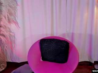 Live webcam model manuvelez on Soda Cams