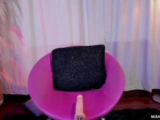 Live webcam model manuvelez on Soda Cams