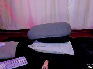 Live webcam model manuvelez on Soda Cams