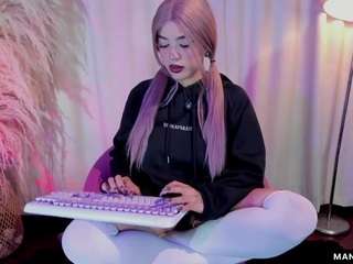 Live webcam model manuvelez on Soda Cams