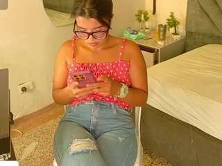 Questo modello è in diretta ora. delly-rose