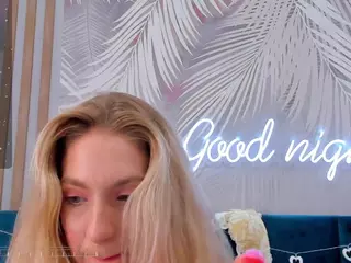 EmillyHart's Live Sex Cam Show