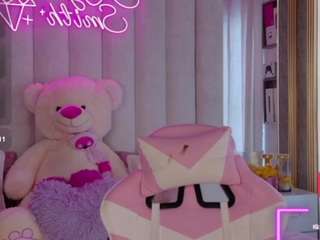 alice-massie1 is a trans cam model that is online now on Camsoda Trans