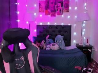 alice-massie1's CamSoda show and profile