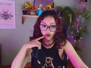 Littlelua's Live Sex Cam Show