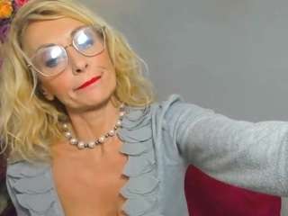 Live webcam model crystalsexy on Soda Cams