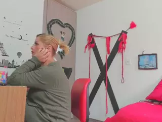Hotandfierylatinos2024's Live Sex Cam Show