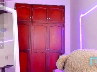 sweet-roxy1 Live Webcam on CamSoda