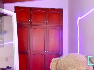 sweet-roxy1 Live Webcam on CamSoda