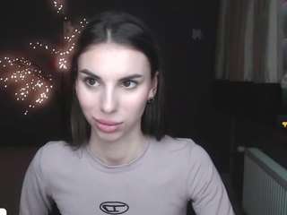 emmigreen Black hair live webcam