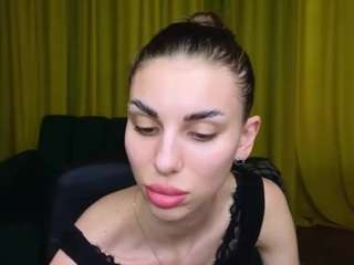 le modèle emmigreen est en webcam porno dans un show sur le site camsoda, il possède les tags suivants: abs,handjob,tiny,tease,tattoos,spank,small tits,skinny,orgasm,no smoking,no drinking,dildo,absflex,cock rating,chubby,brown eyes,blowjob,black hair,biceps,bedroom