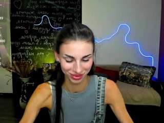 Offline cam show with EmmiGreen