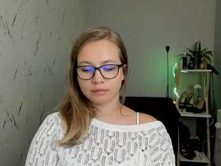 holly95love from CamSoda