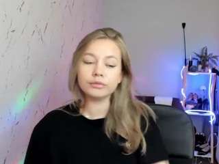 holly95love webcam