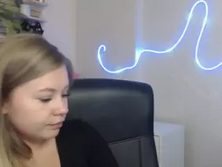 Holly95love's Live Sex Cam Show