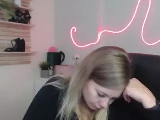 Holly95love's Live Sex Cam Show