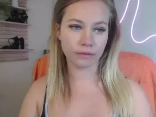 Holly95love's Live Sex Cam Show