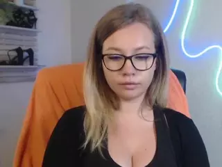 Holly95love's Live Sex Cam Show