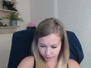 Holly95love's Live Sex Cam Show