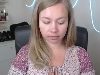 Holly95love's Live Sex Cam Show