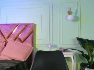  layna-cold chat room