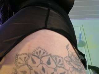 layna-cold webcam model