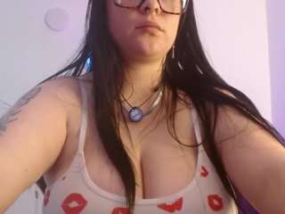 layna-cold, female webcam model,  years old, on live webcam