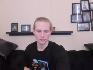 Ellery-Blonde's Live Sex Cam Show