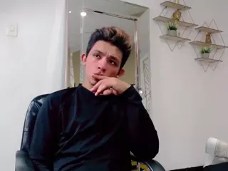 leo-andmilly's Live Sex Cam Show