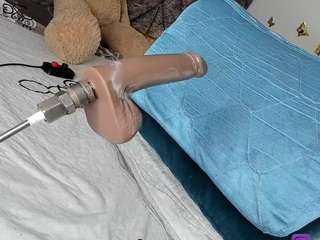 elisasexx's CamSoda show and profile