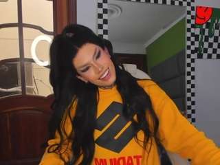 gigibadassxx webcam model