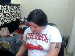 jullymessyy live cam profile