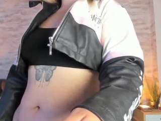 Live cam show with Curvy Misha