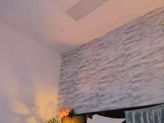Curvy Misha live cam preview