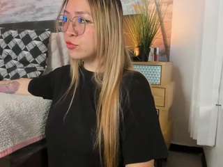 Curvy Misha live cam preview