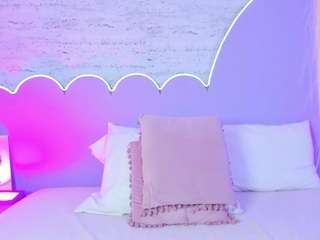 Curvy Misha live cam preview